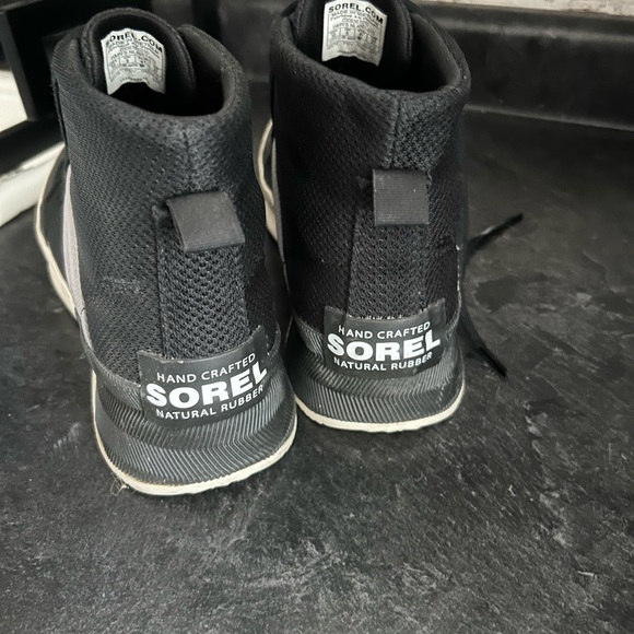 Sorel boots - Picture 2 of 2